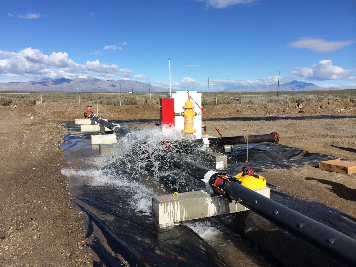 UC_CEAS's tweet photo. #TYOHT: Did you know-844M people r currently living w/o access to safe water (https://t.co/F0deT0a4bt)? Learn how environmental eng alumnus Jeff Szabo &amp; the EPA use crisis management strategies to obtain safe &amp; clean drinking water. https://t.co/s9gyv43XUU #WeEngineerBetter https://t.co/ZAUGvLtXQy