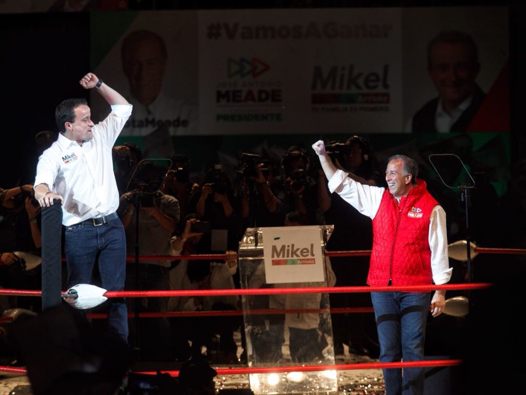 LaCapitalMex's tweet photo. Mikel Arriola y Meade cierran campaña en el Palacio de los Deportes. https://t.co/yajC33d8Lp #Meade #MikelArriola https://t.co/pIhZMh6bbN