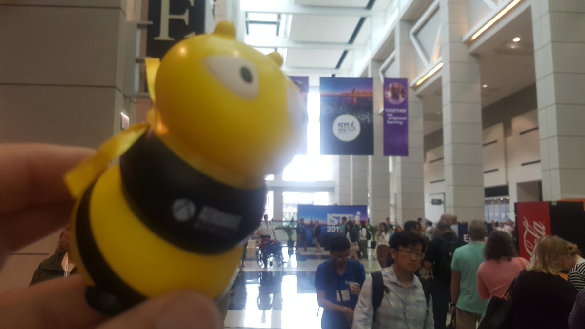LexTechTeacher's tweet photo. Glad to bee at ISTE! @AEROHIVE #aerohiveGoldenbee #iste18 https://t.co/OzNl2az6YV