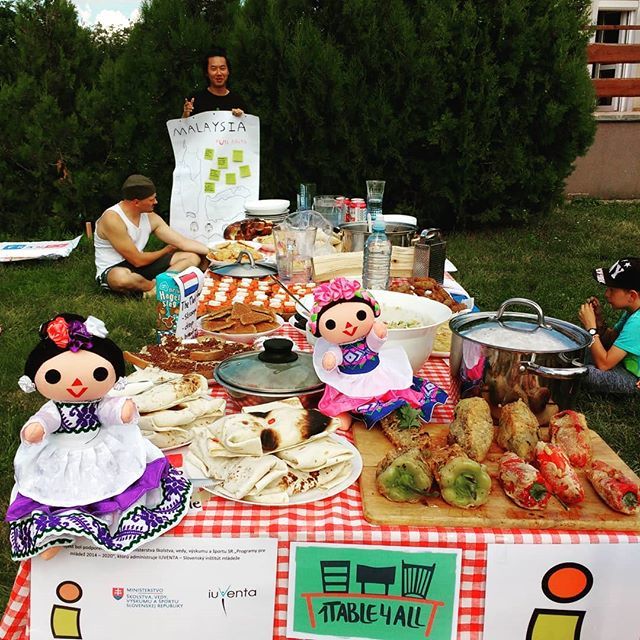 InexSlovakia's tweet photo. Feast of Cultures on workcamp today!🇩🇪🇫🇷🇳🇱🇸🇰🇲🇰 12 people, 11 countries. Volunteers present their countries to each other and the farmers and they all made amazing food :D
#inexslovakia #feastofcultures #1table4all #timetovolunteer https://t.co/mr37UQSCp3