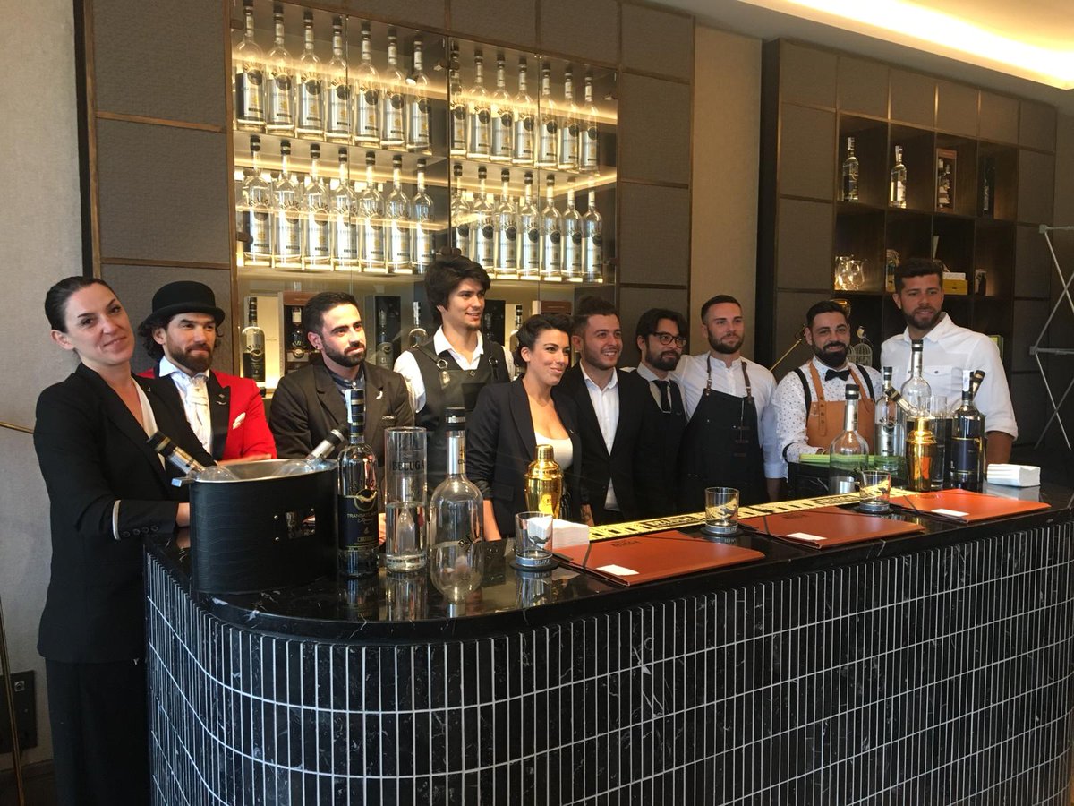 Brandtendersnew's tweet photo. Sigue en directo #belugasignature #belugavodka #creatednotmade por @Brandtendersnew  

https://t.co/vIvYFyin1b https://t.co/8Mr7daXZLS