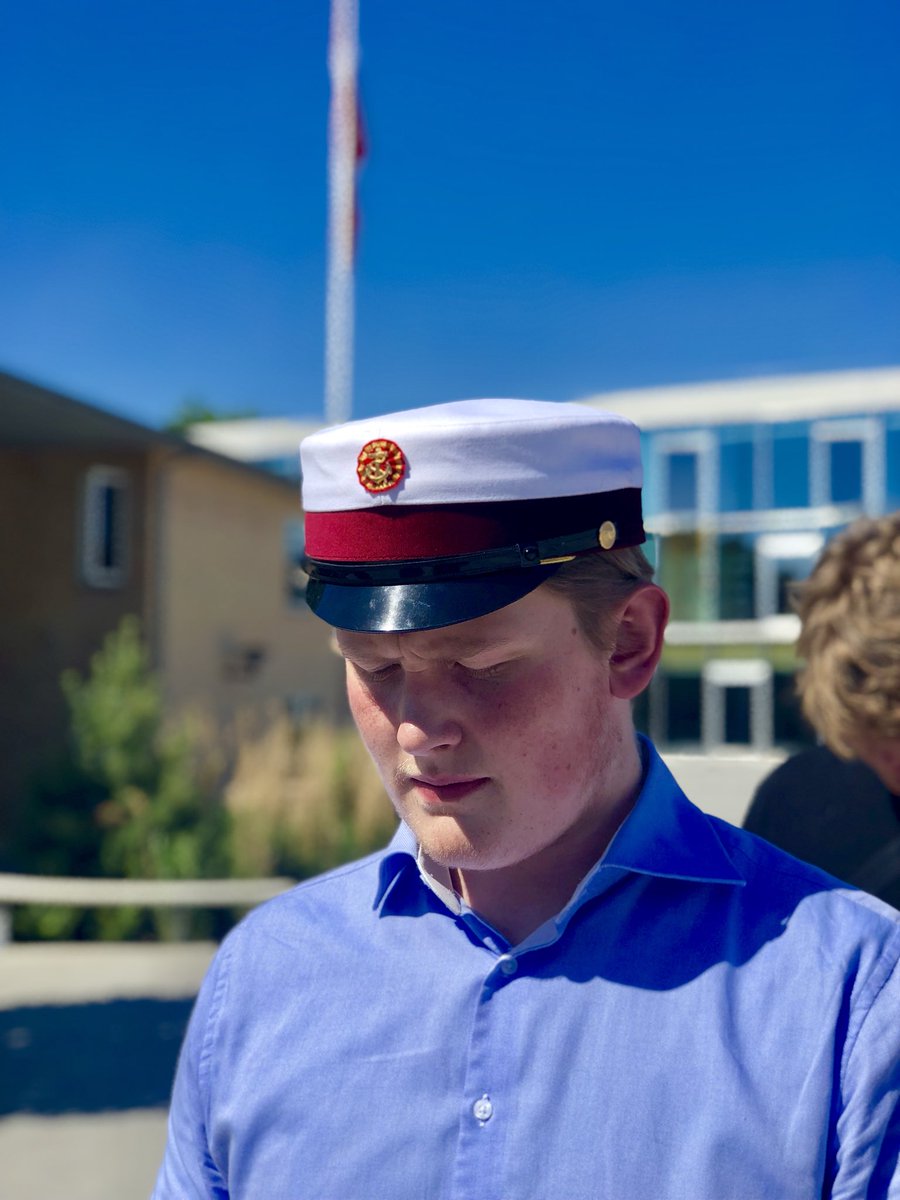 kaaretraberg's tweet image. Så stolt fader. Ældste søn blev student i dag ❤️🥂✨🎷 #ghg #twotogo