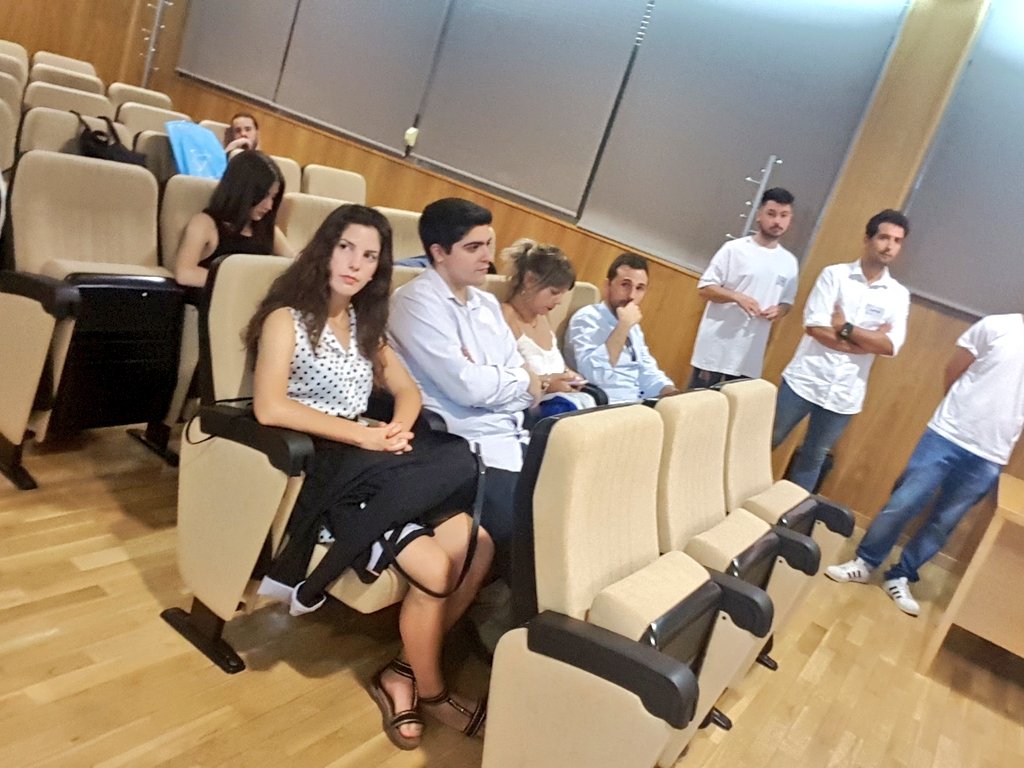 Sempatika_emr's tweet photo. Ahora @HealthtechSpain en exposición y defensa ante un #tribunal exigente... qué valoración hará?... #estupenda, seguro #vamosm @meeriiss7 @DVillanueva21 @castor_plata @Ale_PManzano @PatriFdzF @_montsepolo #yosoymosm #loveworking #yasenosvan 😢😢 https://t.co/NKKIsTWQWV
