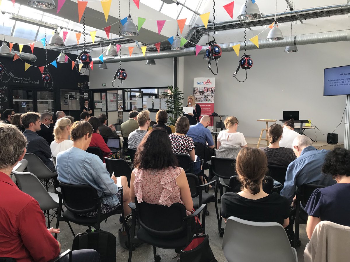 techshop_lille's tweet photo. Séance d’invitation à présenter les futurs #poc des communes par @LilleMet2020WDC ce matin! Avec la présence de @FrederiqueSeels et Didier Decoupigny. https://t.co/GvOXQKmAEY