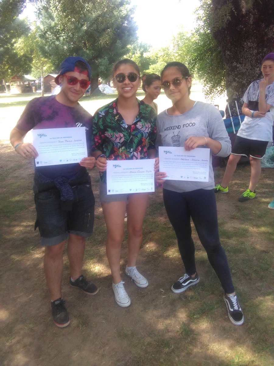 alacran97's tweet photo. Y con la evaluación y la foto de grupo damos por terminado nuestro primer campamento participativo de adolescentes. Hasta el año que viene!! #campala #campamentoadolescente https://t.co/sgnUqeMgYl