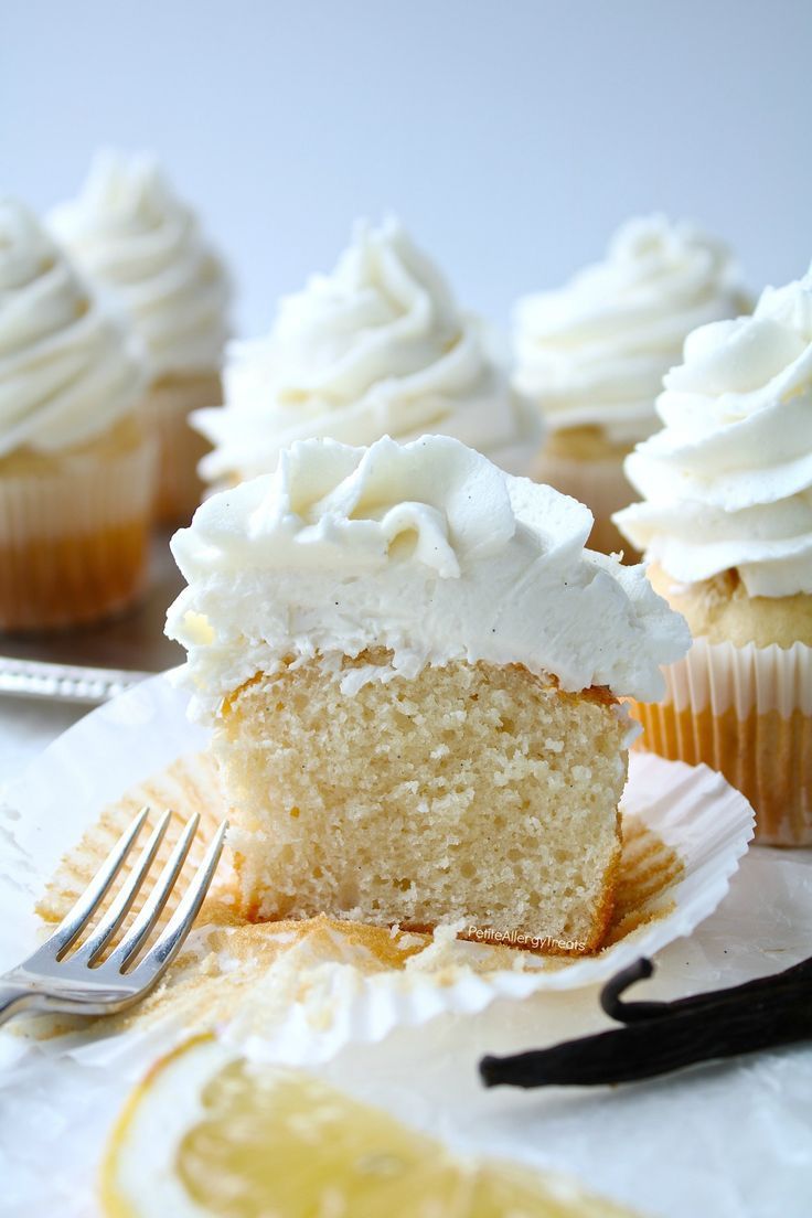 Suga_PMT's tweet photo. Vanilla Cupcakes https://t.co/EXC17uOJDi https://t.co/a2vyEibYsz