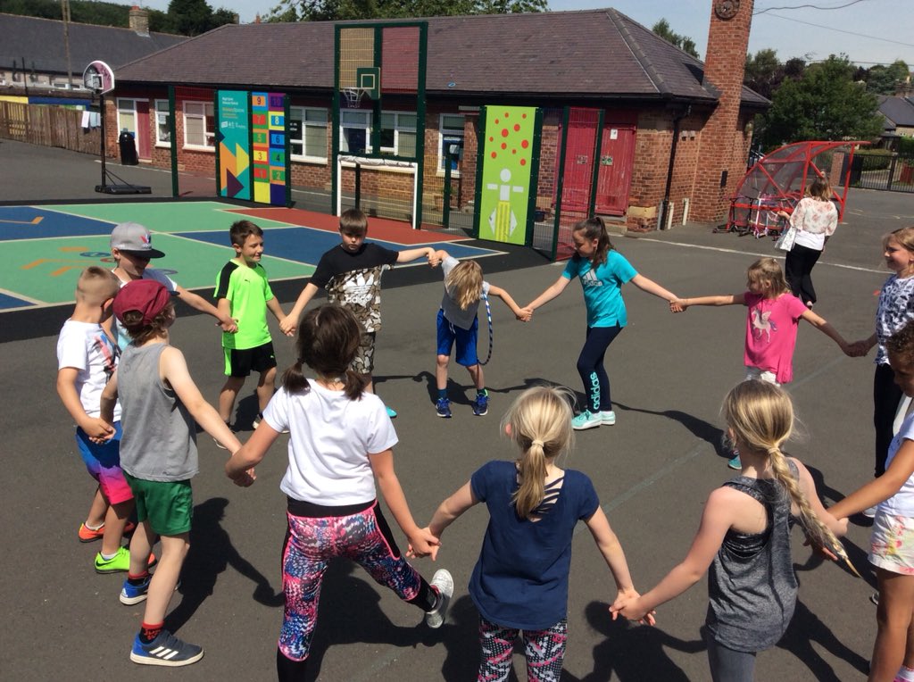 fwd_highspen's tweet photo. Great start to sports week at the Spen. Swim safety and #checkoutourmoves ZUMBA https://t.co/Oks593i2Ox