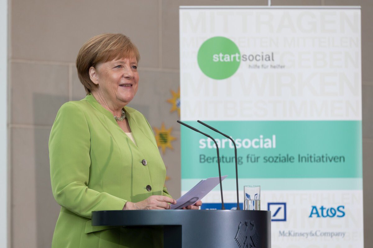 Wolfstraene's tweet photo. Unsere bewegendsten Momente der Ehrung mit dem „Sonderpreis der Bundeskanzlerin“ durch Frau Dr. Merkel (alle Fotos: startsocial e.V./Thomas Effinger) https://t.co/6TXz33jhUf