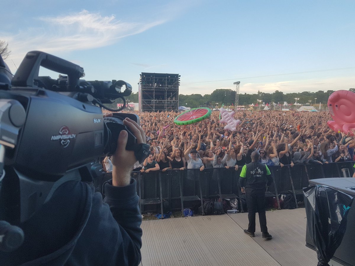 Balols's tweet photo. Solidays 2018 by @ampvisualtv #InLoveWeTrust https://t.co/G81RELO7z8