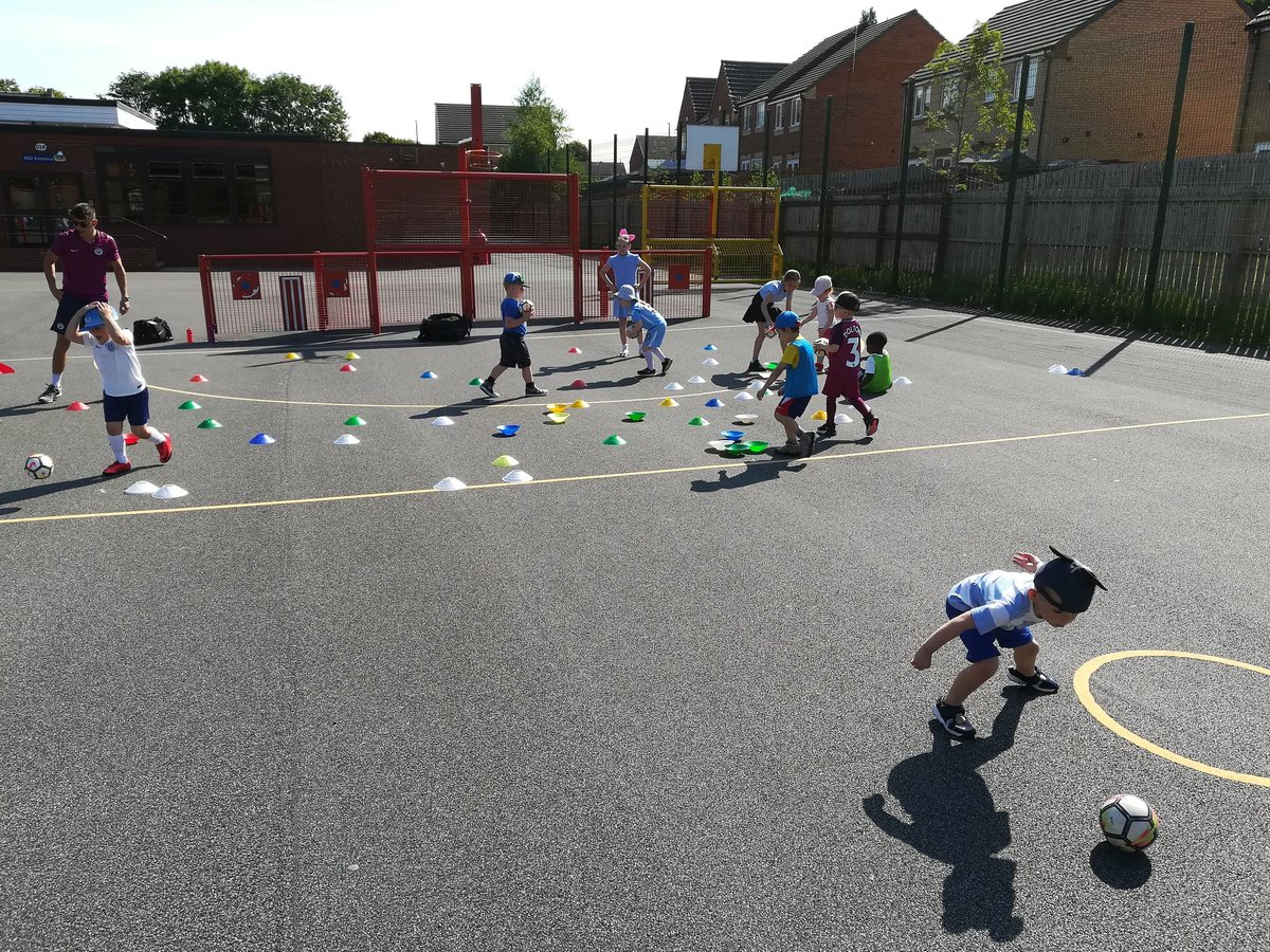 CTKMcrSport's tweet photo. This morning Nursery 1 and 2 were out practicing their football skills in different games. Lots of goals scored lots of fun had #WorldCup #football #workinghard https://t.co/eV1gYIHjVy
