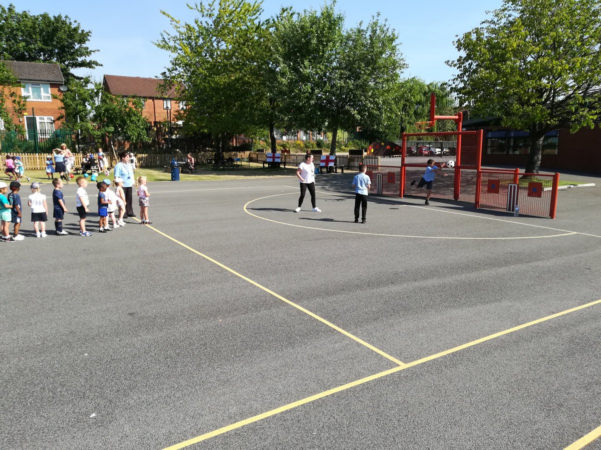 CTKMcrSport's tweet photo. This morning Nursery 1 and 2 were out practicing their football skills in different games. Lots of goals scored lots of fun had #WorldCup #football #workinghard https://t.co/eV1gYIHjVy