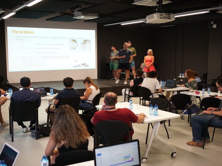 EIT_Health_es's tweet photo. HelloAI, a  Summer School on Artificial Intelligence (AI) organized by @Leitat with the support of @EITHealth was held last week at the @PCB_UB, in Barcelona. 

🗞️ Read more at https://t.co/khP6OzTIv0

#HelloAI 
#ArtificialIntelligence 
#EITHealthSummerSchools https://t.co/fubqdbx3QO
