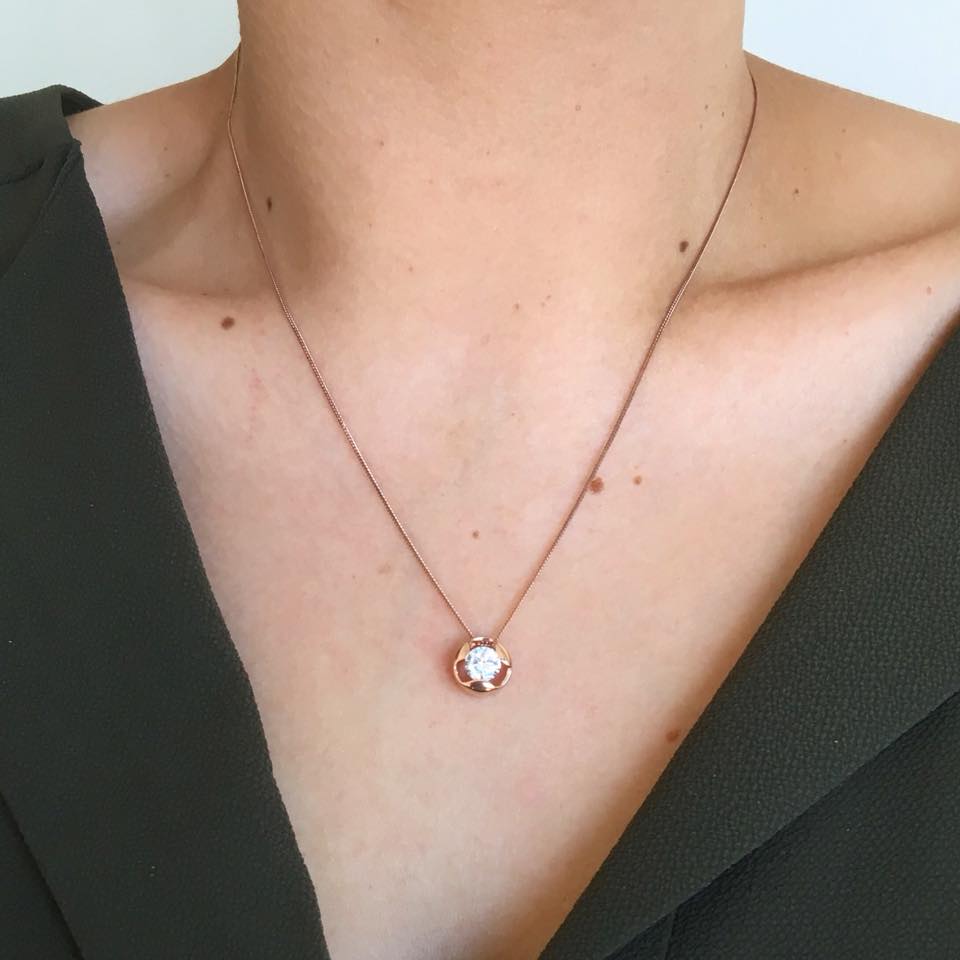 EspreeJewellery's tweet photo. Our stunning Pink Rhodium pendant,the perfect summer accessory✨
#espree #jewellery #pinkrhodium #SS18 #summerstyle #accessorising https://t.co/5Hpmdqiu6A