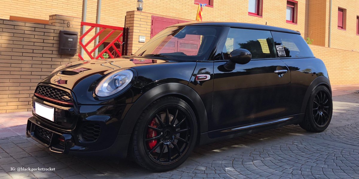 MINIEspana's tweet image. Nos encanta ser directos. Por ejemplo, expresando 59 años de historia  del motor en solo tres palabras: John Cooper Works. Y en su versión  hashtag: #orgullodeMINI