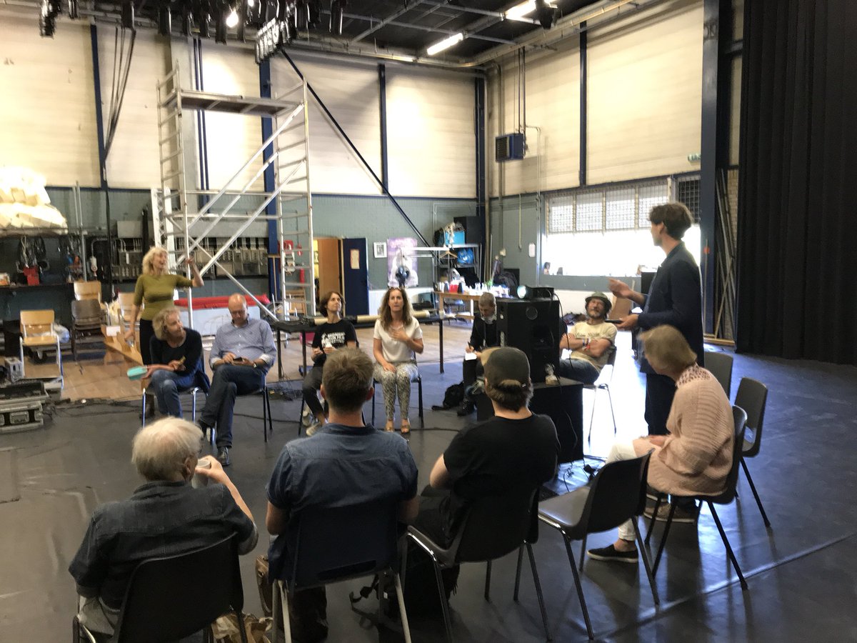 wagenwerkplaats's tweet image. Leuke opkomst bij het lunchpraatje in  en over de @LASWERK plaats en Samenwerkplaats 2.0. Prisca aan het woord.