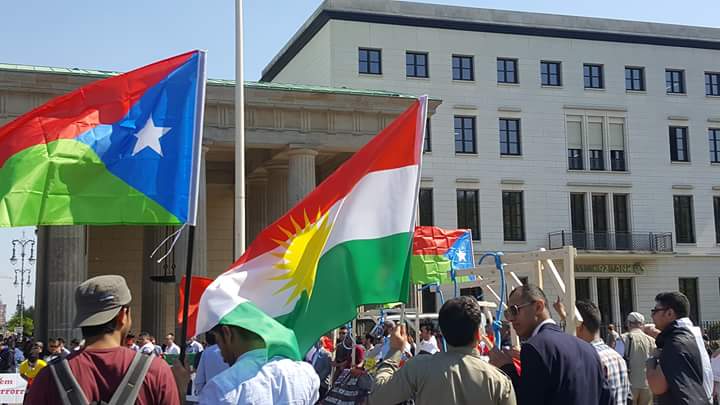 baloch_nohaan's tweet photo. It is our national flag no compormize 
#ChinaHandsOffBalochistan 
#FreeBalochistanMovement 
#FreeBalochistan #BalochDefendNationalFlag
#Jiwani #Gwadar 
@metpoliceuk @realDonaldTrump @statedeptspox https://t.co/tZKMjvHcrS