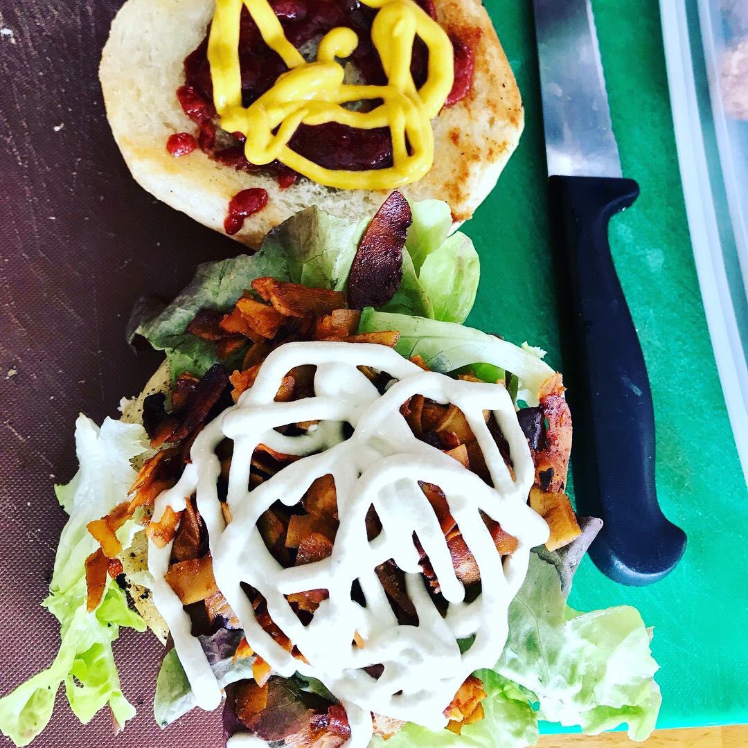 Vegan and veggies of Devon, listen up🥦

Plant-based caterers, Epic Veg Kitchen, will be cooking up their vegan burgers, BBQ Jackfruit burgers and maybe their yummy Panang curry, who's up for this?!