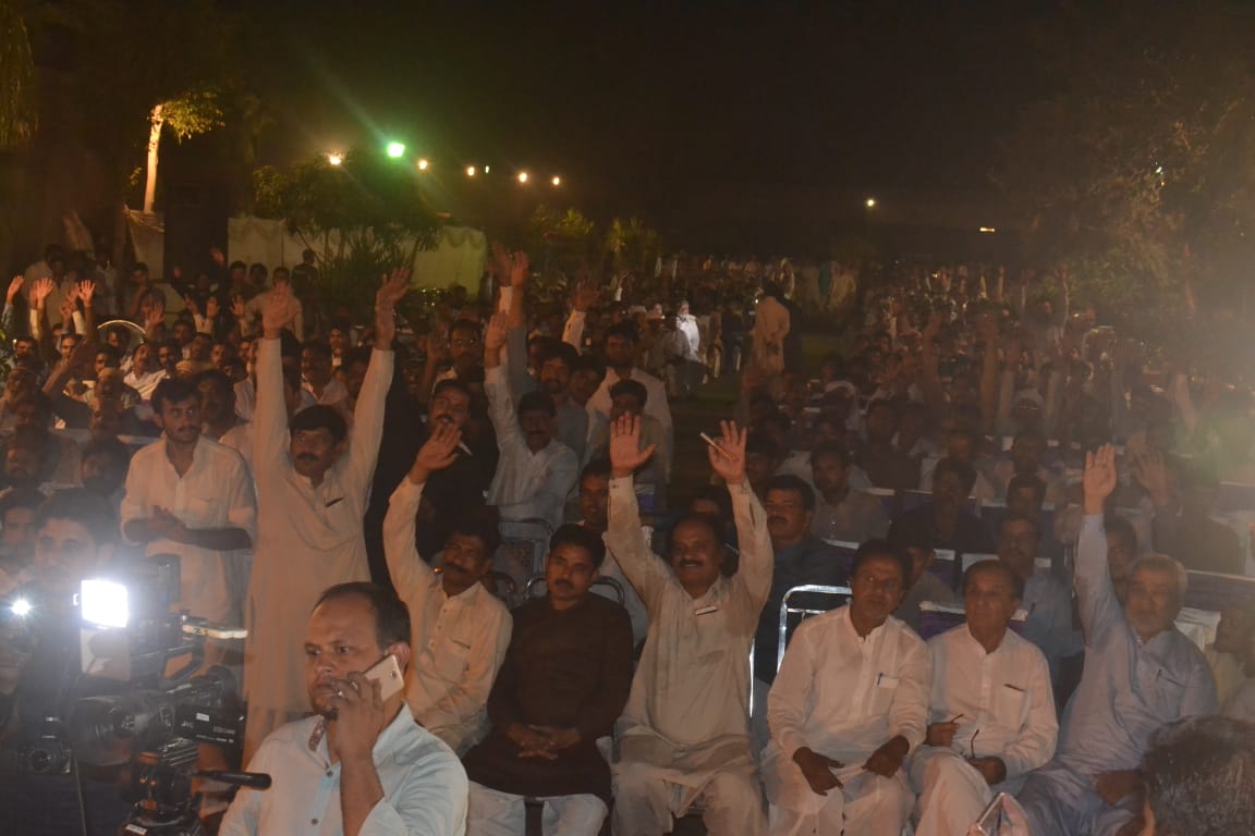 gillanihouse_MC's tweet photo. Multan. Former PM Syed Yousuf Raza Gillani addressing to #PP211 workers convention regarding election campaign #Election2018 at Gillani House Multan.

 #PPP #PP211 #InshaAllah #MPA #HaiderGillani #GE2018 https://t.co/wFdctzsoEZ