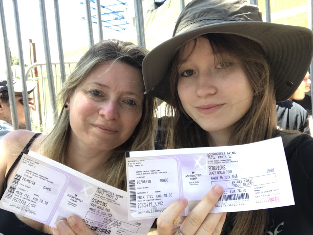 RaphaelleLD's tweet photo. @rudolfschenker @scorpions @lea_scorpions #scorpionslive We are waiting for you! Are you ready to rock? 🤟🎸😎 https://t.co/Qobda6XJmV