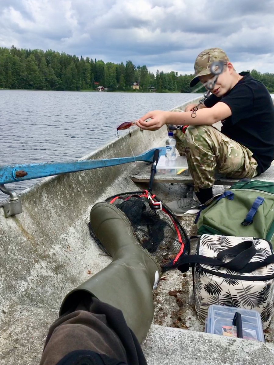 KalinainenTmu's tweet photo. Kummipojan kera kalassa.
#ottipeli #mökki #loma https://t.co/goK4NuC3od