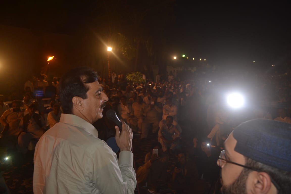 gillanihouse_MC's tweet photo. Multan. Former PM Syed Yousuf Raza Gillani addressing to #PP211 workers convention regarding election campaign #Election2018 at Gillani House Multan.

 #PPP #PP211 #InshaAllah #MPA #HaiderGillani #GE2018 https://t.co/wFdctzsoEZ