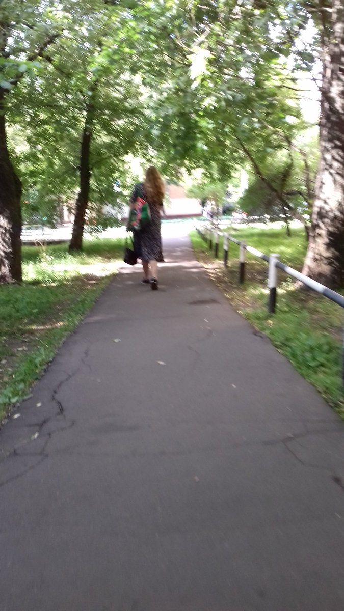 audipolina's tweet photo. Прием, прием тут на территории рашки Флоренс с пакетом овощей проходила, кажется она заблудилась. 
#florenceandmachine https://t.co/snE3a7i4za