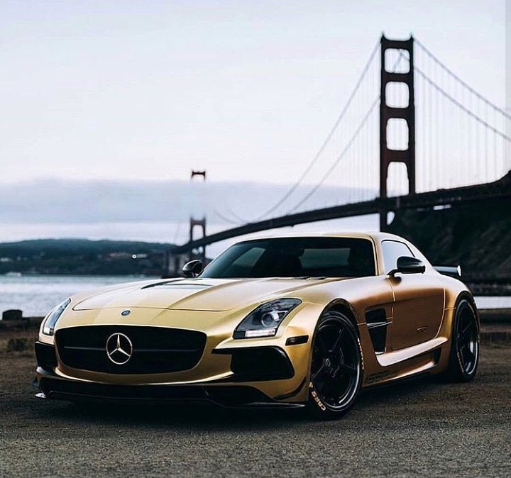 Welche Marke baut die besseren Sportwägen? 

Retweet: Porsche 

Like: Mercedes