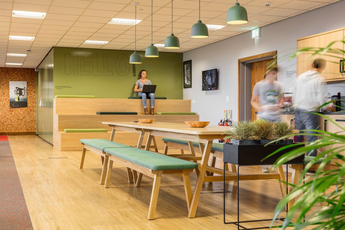 lyndondesign's tweet photo. Biophilic design ✔️ Collaborative workspaces ✔️ Agent chairs, tables and benches ✔️ We love the @rradarlegal breakout space: https://t.co/9BJ9L9nk67 https://t.co/BaaUy2Z3oC