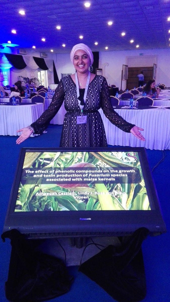 LabFusarium's tweet photo. Next up our very own MSc student Asheeqah Cassiem-Daniels presenting her work on the effect of phenolic compounds on the growth and mycotoxin production of Fusarium species associated with maize kernels
#ASM2018 #phenolics #Fusarium #mycotoxins #earrot https://t.co/Dn2foFEnGD