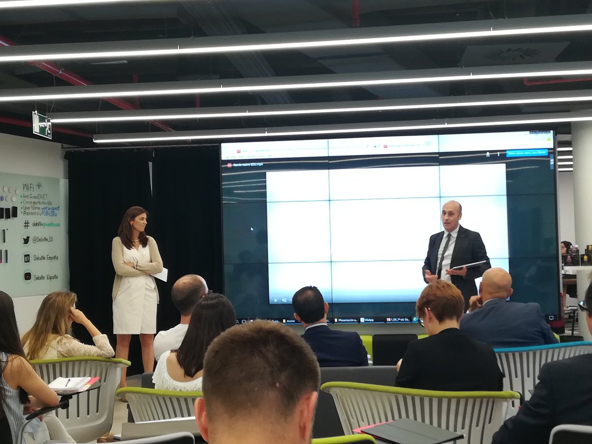 Generaccion_Dtt's tweet image. Carlos de Antonio y Elena Gago de @TechTalents_es nos hablan de la importancia de visibilizar los #PremiosGeneracción en la web y redes sociales del #emprendedor. #GeneraccionAlumni