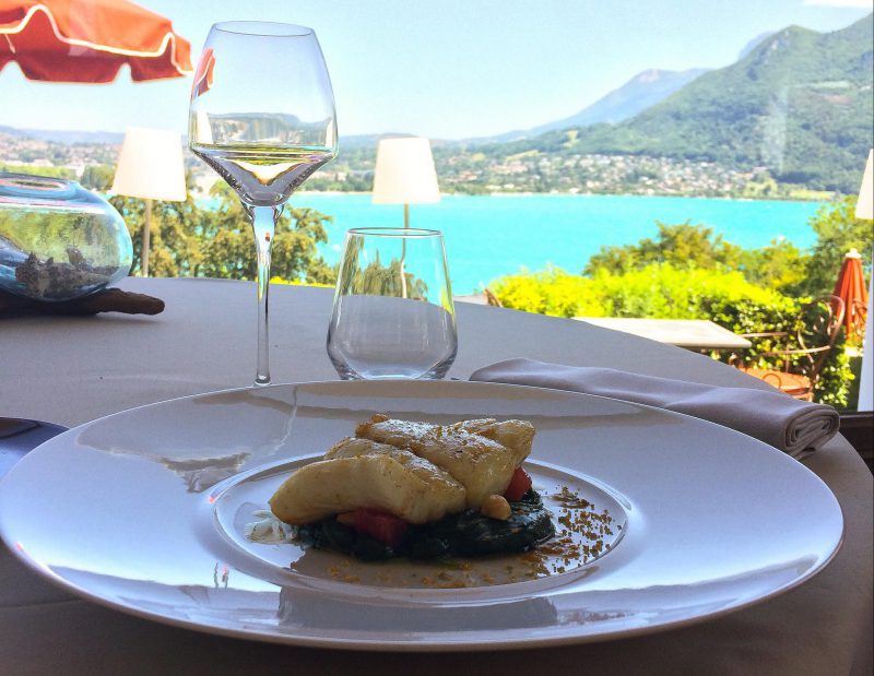 La barbue chante dans le menu club ! blog.lestresoms.com/2018/06/26/la-…