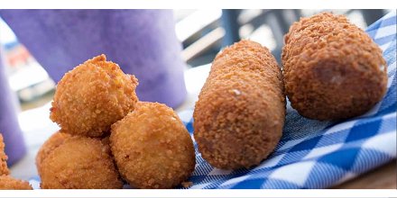 De madammekes en heertjes van de Heeren van Loosdrecht hebben een goed verhaal en geen E-nummers of kunstmatige stoffen. Lees meer over deze bijzondere snacks via bit.ly/2yPDR1U. Vraag bij je Horesca horeca-adviseur gerust om een proefverpakking.