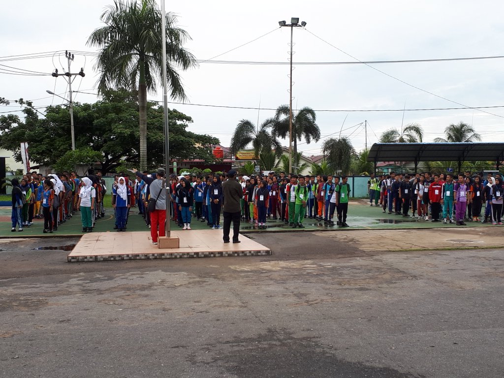 SUPM_Pontianak's tweet photo. Hari kedua seleksi penerimaan siswa baru SUPM Pontianak TP 2018/2019 berupa Tes Fisik dan Kesehatan.
@Pusdik_KP @brsdm_kp
@SyarifWidjaya
@bsuprakto
@Mustafa46337349 
#RisetdanSDMKP
#Kerja3ersama
#BRSDMBermitra https://t.co/KQh6EE9aMH