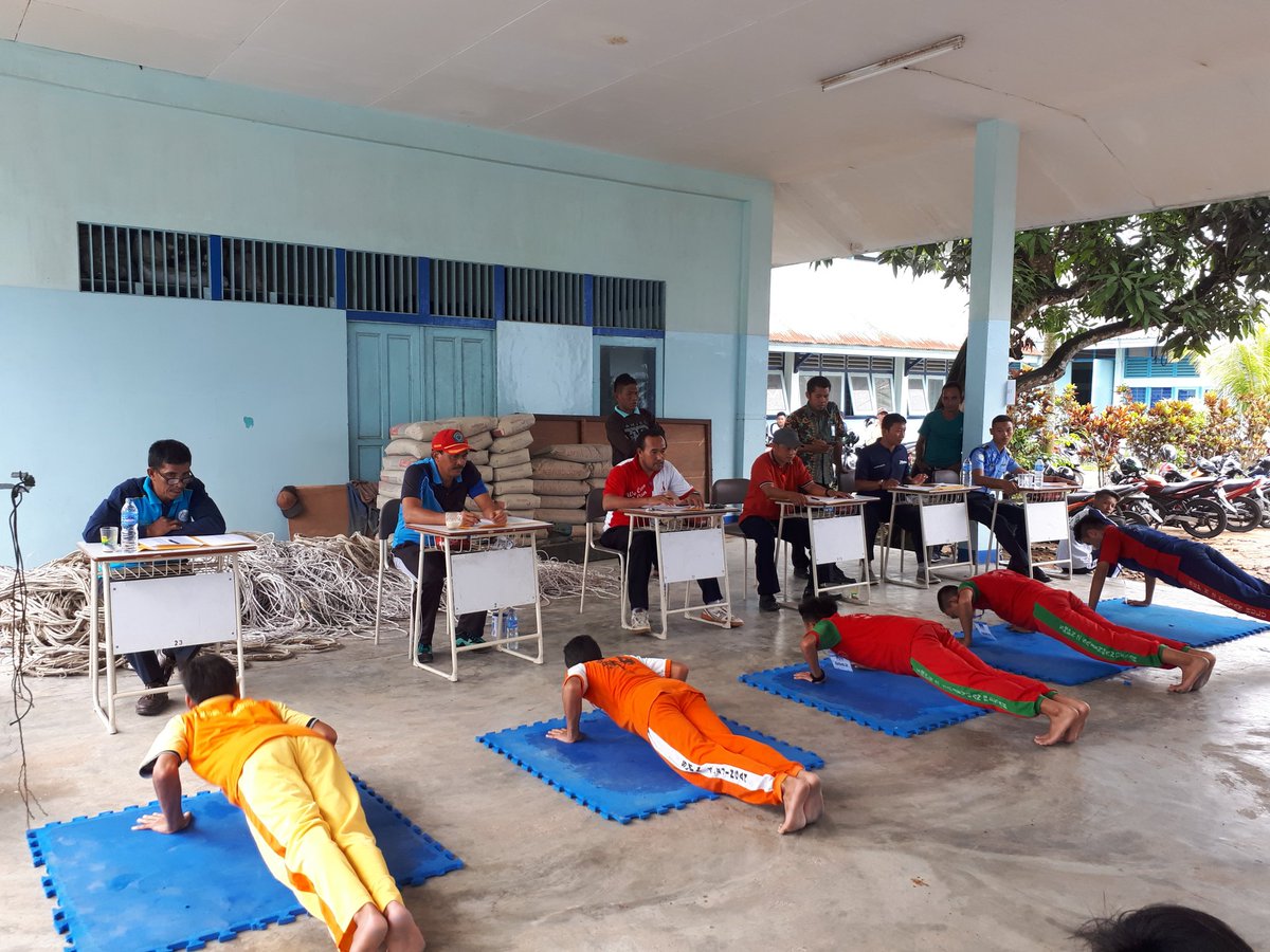 SUPM_Pontianak's tweet photo. Hari kedua seleksi penerimaan siswa baru SUPM Pontianak TP 2018/2019 berupa Tes Fisik dan Kesehatan.
@Pusdik_KP @brsdm_kp
@SyarifWidjaya
@bsuprakto
@Mustafa46337349 
#RisetdanSDMKP
#Kerja3ersama
#BRSDMBermitra https://t.co/KQh6EE9aMH