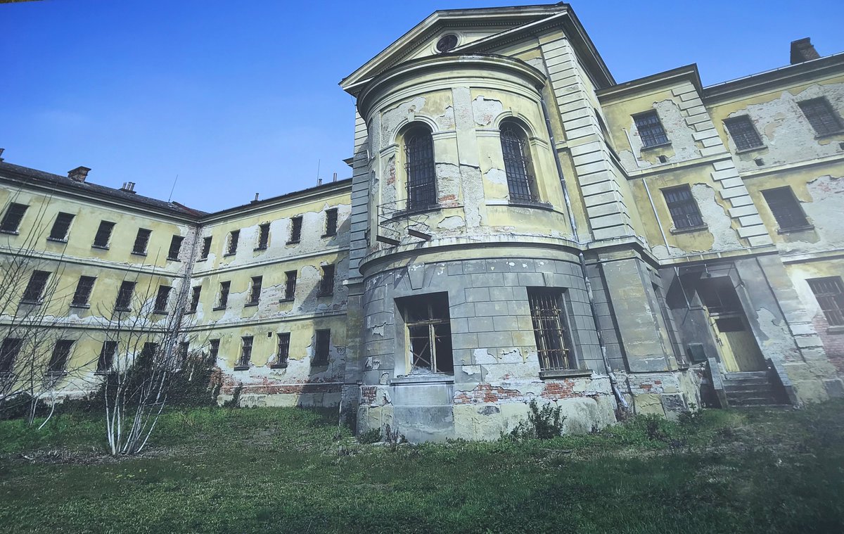 UHradiste's tweet photo. Věznice Uherské Hradiště na fotografiích, které jsou přímo na jejích zdech: https://t.co/WXfsPAd8CQ Město @UHradiste si výstavou připomíná zítřejší Den památky obětí komunistického režimu. #veznice #totalita #uherskehradiste #vystava #slovackemuzeum #memoria https://t.co/Oqz9KcWzB9