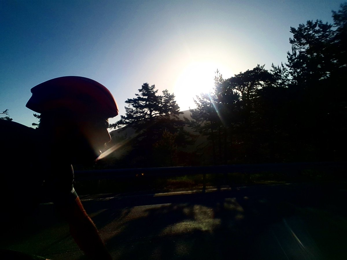 VicenteHdezC's tweet photo. Aire puro a las 8am. // EN: Pure air at 8am.

@Specialized_ESP #EvadeII https://t.co/haeyeHtMQx
