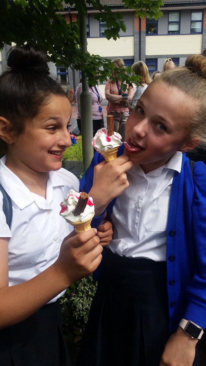 GlenlolaYr8's tweet photo. I think they enjoyed it!! 🍦🌞 https://t.co/HoAvGLvAZg