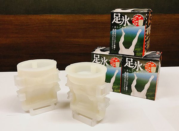 犬神家の一族 スケキヨの足を模した氷がインパクト抜群でシュール 金田一ファンにはたまらない 足はやめてくれ Togetter