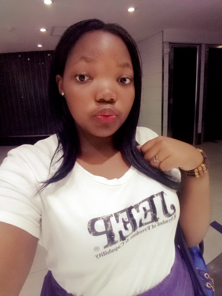 Karabo94680680's tweet photo. #NonMakeUp https://t.co/0WogMUH3B3