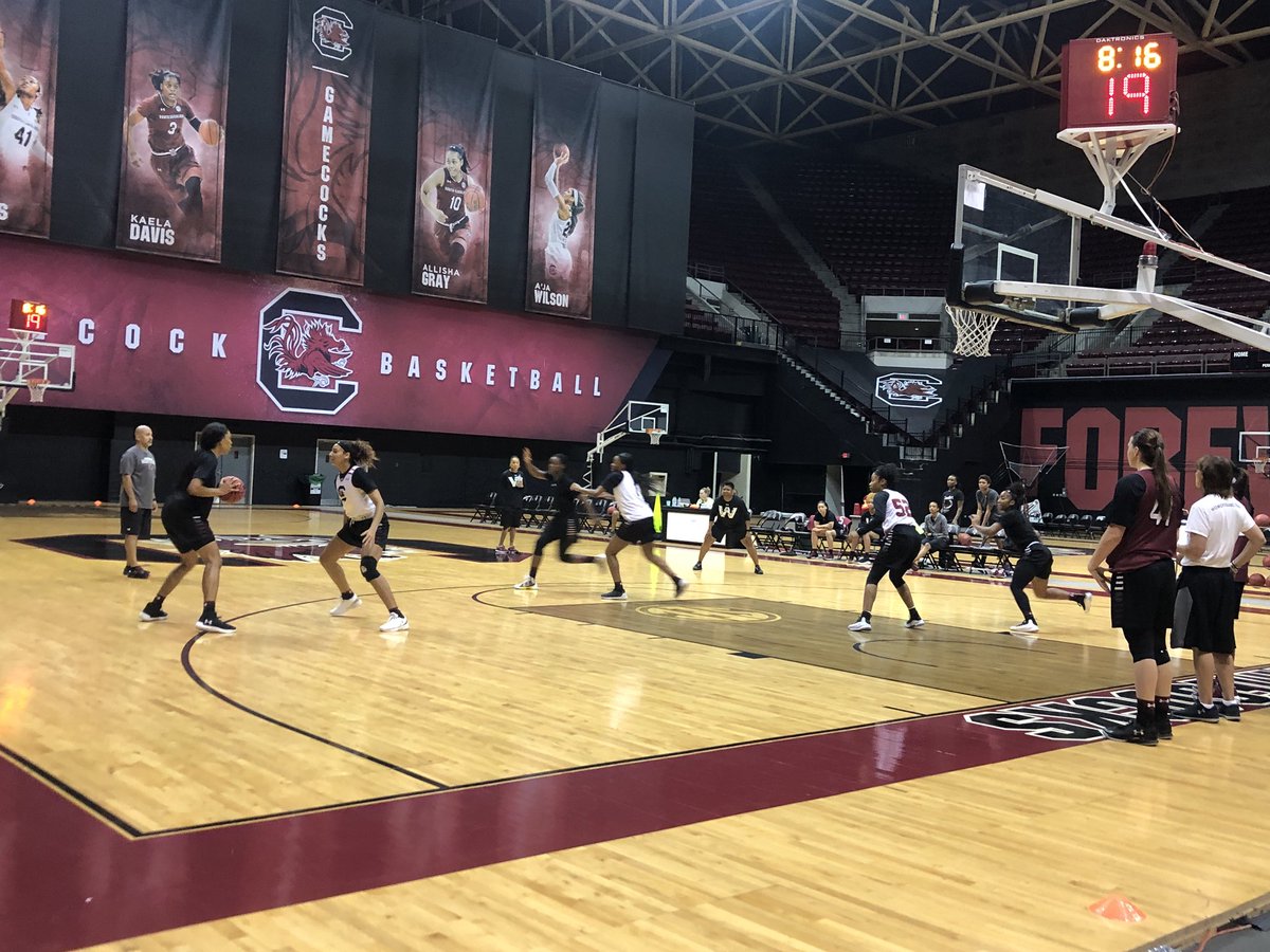 GamecockWBB's tweet photo. Rise and grind #Gamecocks! 🌞🐔🏀 https://t.co/wWksJKH3Bt