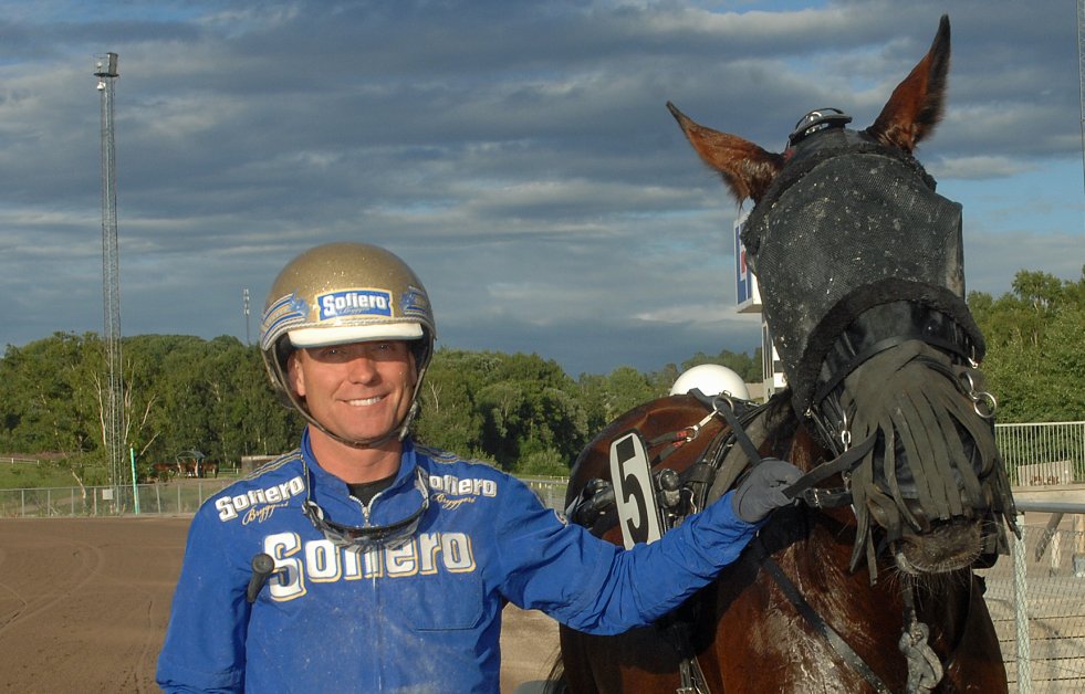 Joe_Zagari's tweet photo. #VampKronos 🇮🇹 #ReadyCash won #Stosprintern division for 4yo Mare on @HDtravet @Halmstadtravet with @goopbjorn in 1.11.2 on 1640 over #CalamarasGirl and #BellatrixZet
@HarasBouttemont
📸 Lars B Persson https://t.co/Vpx9IQlXOs