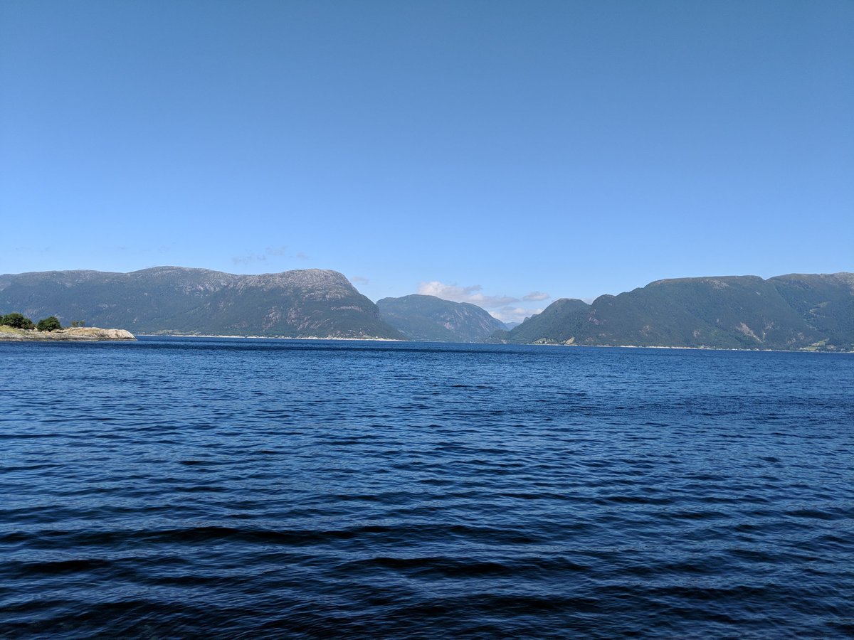 Manolinaqua's tweet photo. A quick pitstop for lunch along  #Sognefjord, before heading to #OslandHavbruk!

#ManolinInNature #Aquaculture #Havbruk

#SalmonGroup @hatchblue1 @NCESeafood @BTOnews @DNB_Bank https://t.co/LnmvZsT0xW