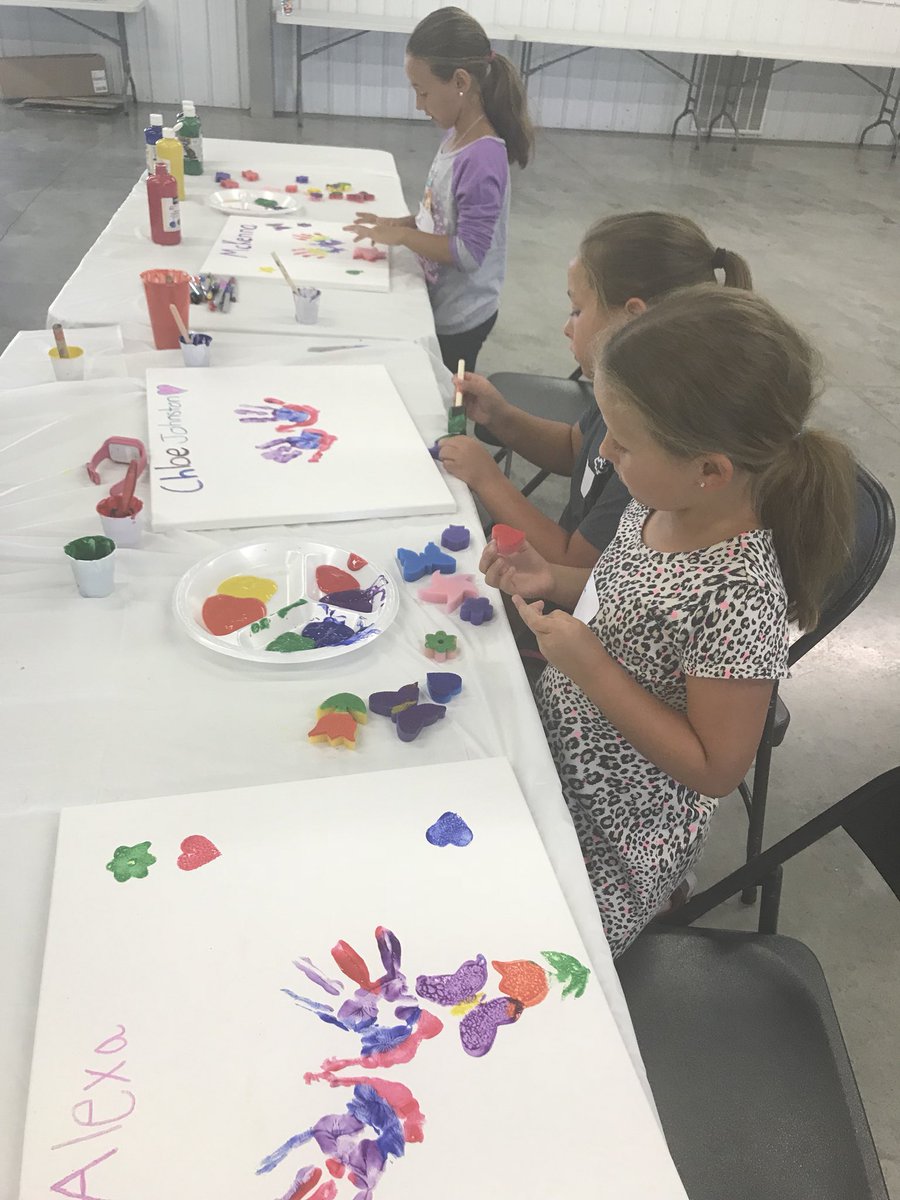 ma_ma_pete's tweet photo. It may have been raining ☔️ but #PolkCounty4H had the #MonarchsOnTheMove at #CloverKids Nature Exploration Day Camp! Many thx 2 @monsantoco and @national4h 4 teaming together 2 teach our youth about monarchs in our agricultural society #4HAIE #40DaysOf4HFun #NE4H #STEM 🦋🍀🐛 https://t.co/M4G1gCB7C0