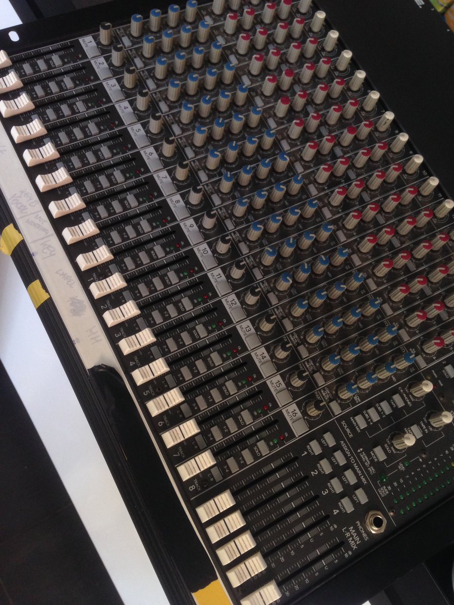 Distortion heaven makie desk, used this in so many studios for everyone else back in he day, #myturnnow