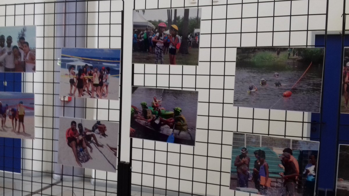 UnssOUEST's tweet image. L'expo-photos des JRP @UnssOUEST est actuellement au Rectorat @academiereunion . N'hésitez pas à écrire vos impressions dans le "livre d"or" @unss