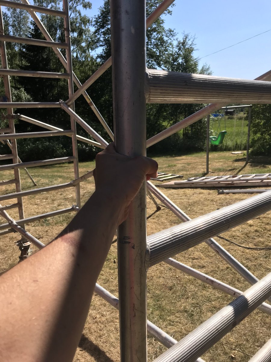 Fasadmalarna's tweet photo. Ta ställning redan idag och slå ett slag för måleribranschen 👷‍♂️#måla #målning #TaStällning #DubbelKubb #VardagsLyx https://t.co/pp1LsmpoMU
