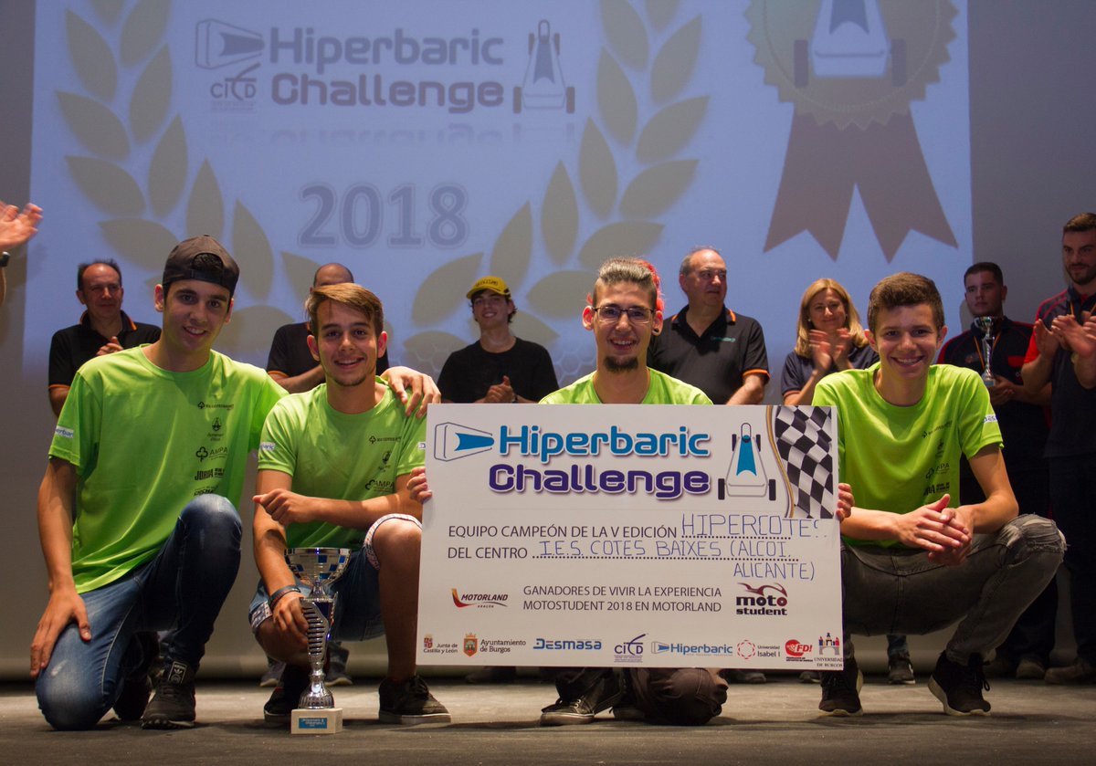 ui1Universidad's tweet photo. ¡Os dejamos unas fotos de los ganadores del @hiperchallenge en la entrega de premios celebrada en la #Ui1! ¡Enhorabuena y muchas gracias por participar!  @TInercia @AljadaGSteam @newtoners_ @sotoschool @hiper_maristas @InerOurensana @Hiper_Cotes_15 @marxadella_rr @ICampolara https://t.co/MJpIiNfNrP