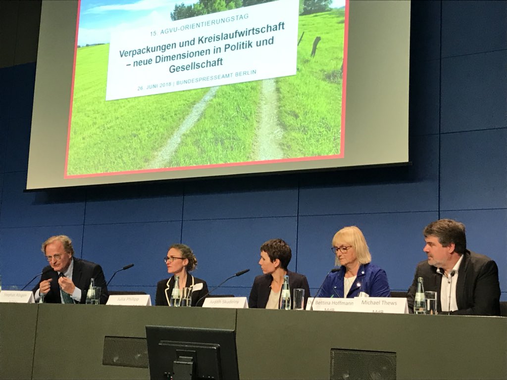 Tolle Veranstaltung der <a href="/AGVU_online/">Allianz Verpackung und Umwelt</a> heute zum Thema #Verpackungen &amp; #Recycling. Mein learning daraus ist, dass man die Ökobilanz von Verpackungen ganzheitlich betrachten muss und jeder seinen Teil beitragen kann und muss!