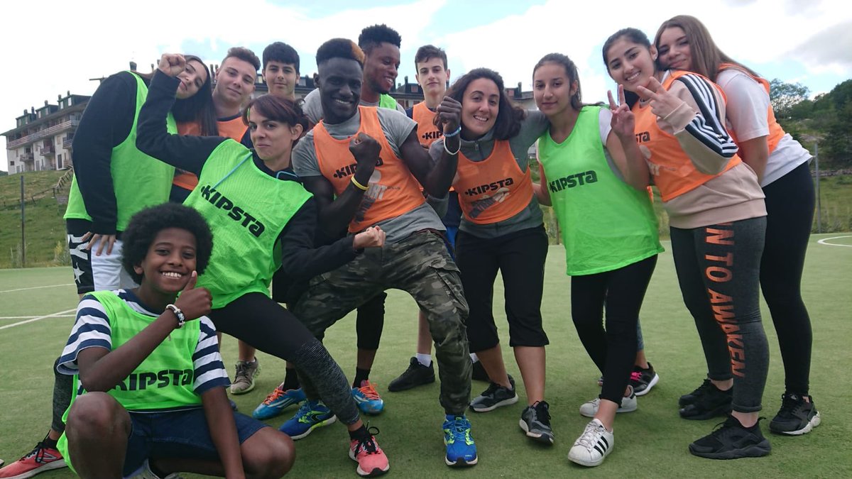 SSFItalia's tweet photo. Continua #joysummercamp tanto #sport per i bambini del centro italia colpiti dal sisma. Grazie a @crocerossa una parentesi di sport e vita all’aria aperta sostenuta anche da @LUCONLUS @CiscoItalia con il patrocinio del @CortiledeiGenti e @Coninews @SkySport @RDS_official https://t.co/5p7UNR6kWQ