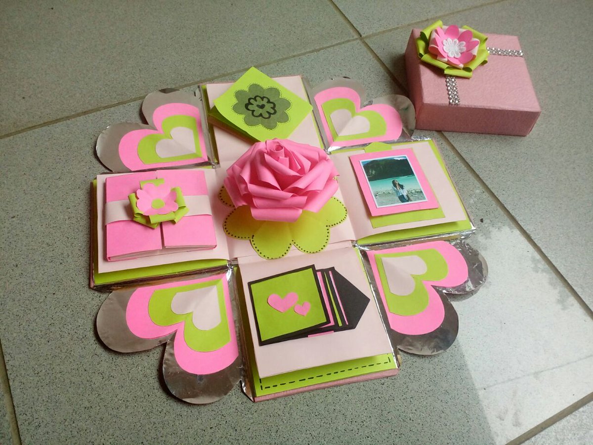 meliafebrianti_'s tweet image. #ExplosionBox #ExplodingBox 
-Ukuran box 10x10
-bahan box duplek
-bisa di isi foto maksimal 15
-tambahan surat ( jika ingin )

Jika ingin tau lebih lanjut dm aja~